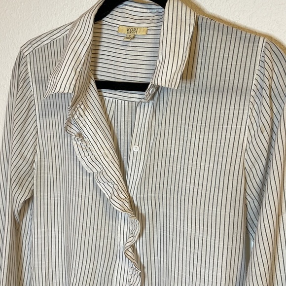 Ruffle blouse - Picture 2 of 3